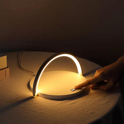 PowerHub 3-i-1 Trådløs Oplader med Telefonholder og LED Skrivebordslampe
