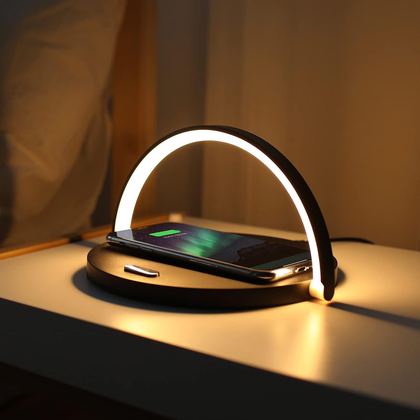 PowerHub 3-i-1 Trådløs Oplader med Telefonholder og LED Skrivebordslampe