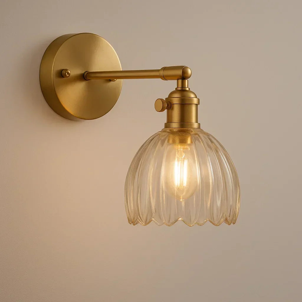 Retro Væglampe med Tulipanformet Glasskærm i Vintage Design