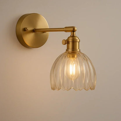 Retro Væglampe med Tulipanformet Glasskærm i Vintage Design