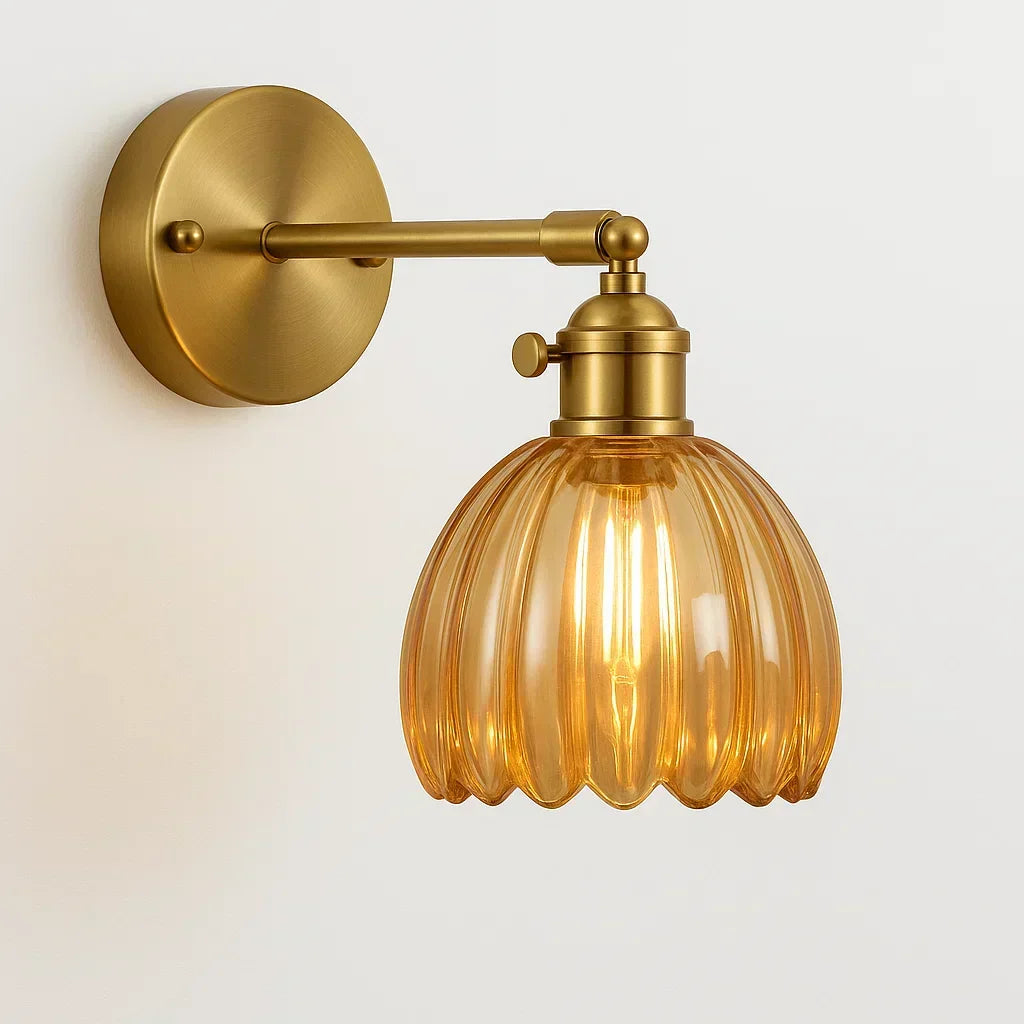 Retro Væglampe med Tulipanformet Glasskærm i Vintage Design
