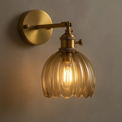 Retro Væglampe med Tulipanformet Glasskærm i Vintage Design