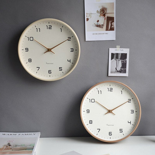 Skandinavisk Trævægur med Minimalistisk Design