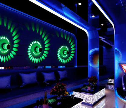 LuminBlast LED Spiral Væglampe med Farverigt Lys til Moderne Indendørs Belysning