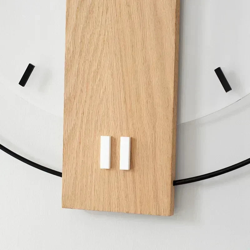 SilentOak minimalistisk vægur i træ med lydløst moderne design