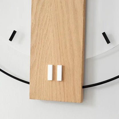 SilentOak minimalistisk vægur i træ med lydløst moderne design
