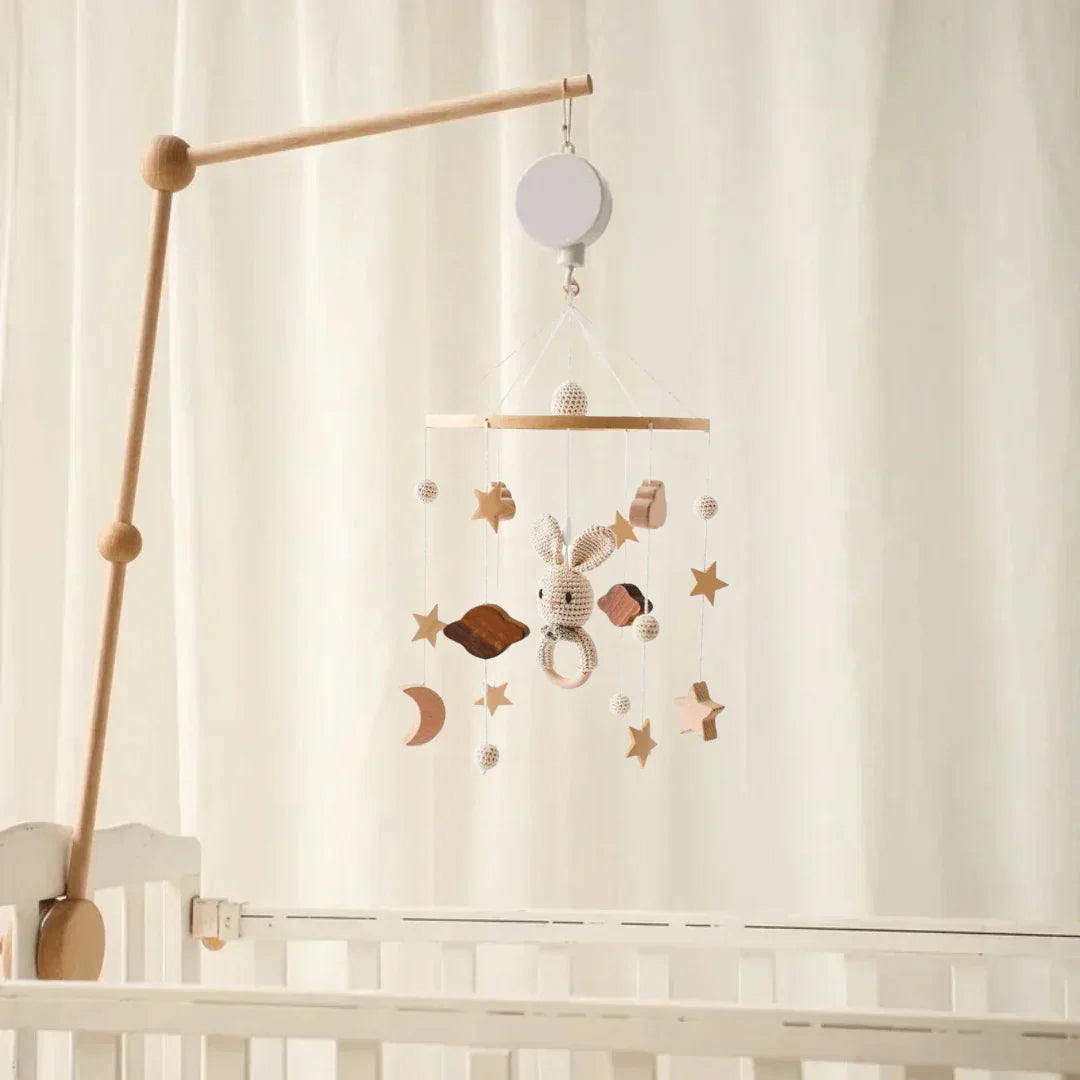 SkyWhirl Træuro til Baby med Roligt Design til Vuggestue og Tremmeseng