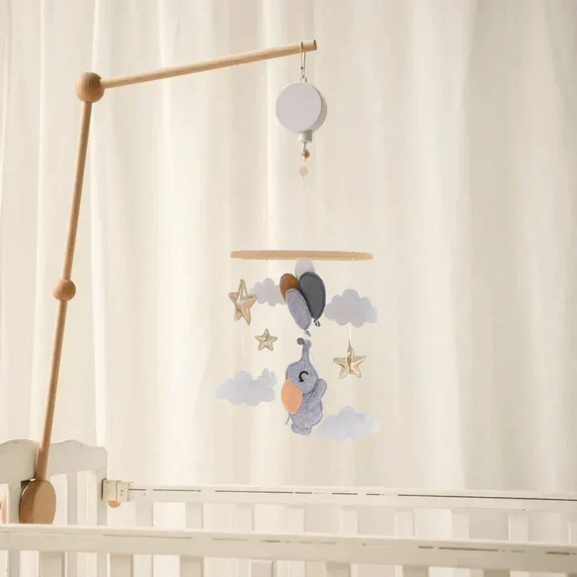 SkyWhirl Træuro til Baby med Roligt Design til Vuggestue og Tremmeseng
