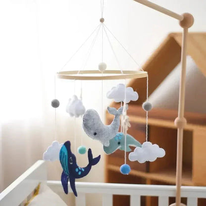 SkyWhirl Træuro til Baby med Roligt Design til Vuggestue og Tremmeseng