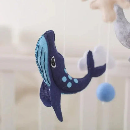 SkyWhirl Træuro til Baby med Roligt Design til Vuggestue og Tremmeseng