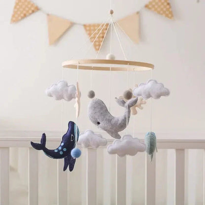 SkyWhirl Træuro til Baby med Roligt Design til Vuggestue og Tremmeseng