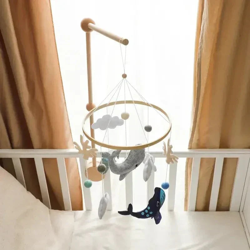 SkyWhirl Træuro til Baby med Roligt Design til Vuggestue og Tremmeseng