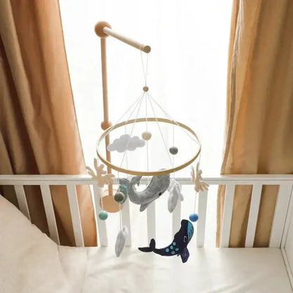 SkyWhirl Træuro til Baby med Roligt Design til Vuggestue og Tremmeseng