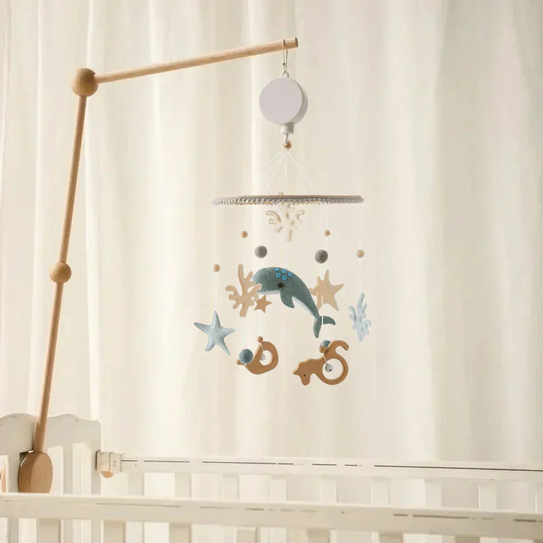 SkyWhirl Træuro til Baby med Roligt Design til Vuggestue og Tremmeseng