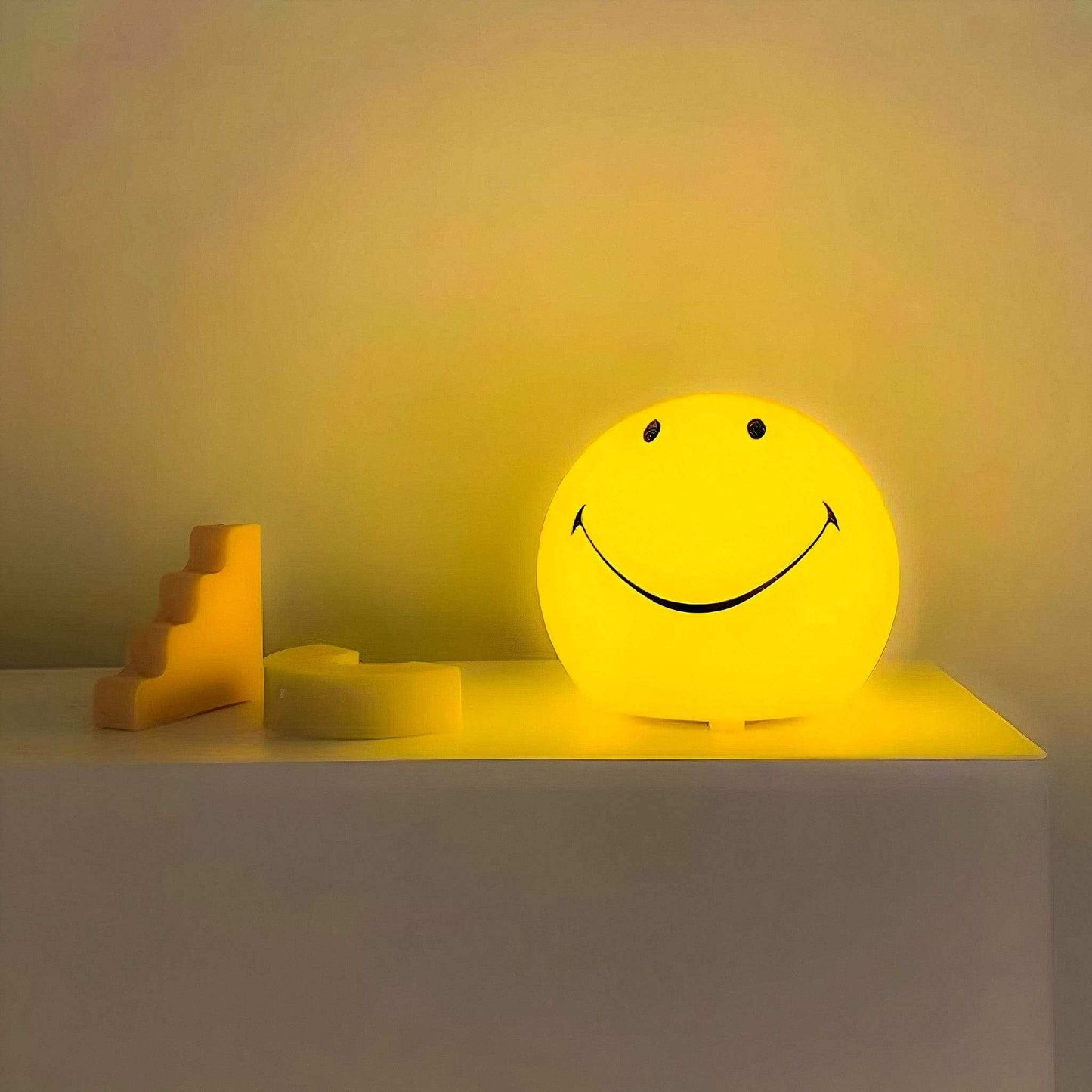 SmileyGlow Dæmpbar LED Natlampe med Varm Stemningsbelysning