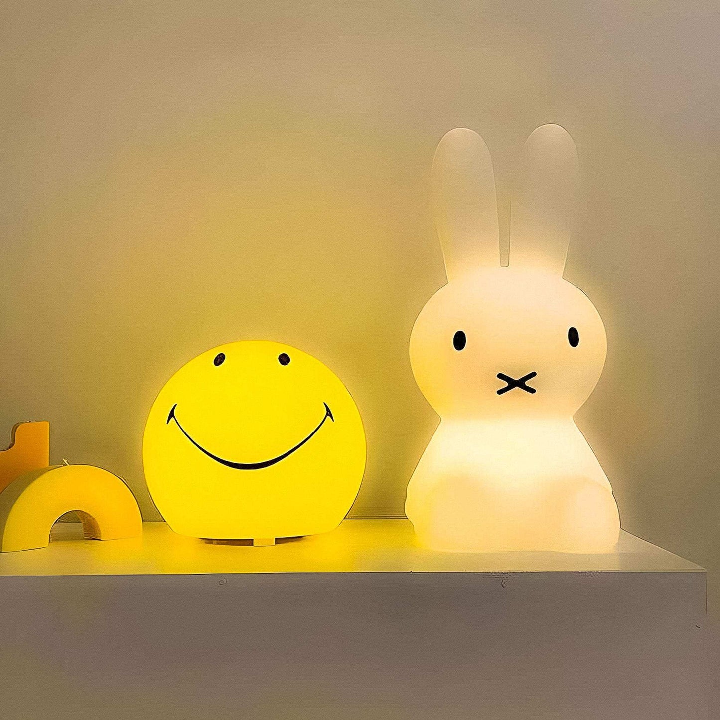 SmileyGlow Dæmpbar LED Natlampe med Varm Stemningsbelysning