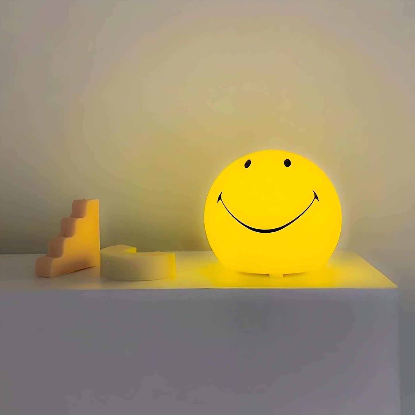SmileyGlow Dæmpbar LED Natlampe med Varm Stemningsbelysning