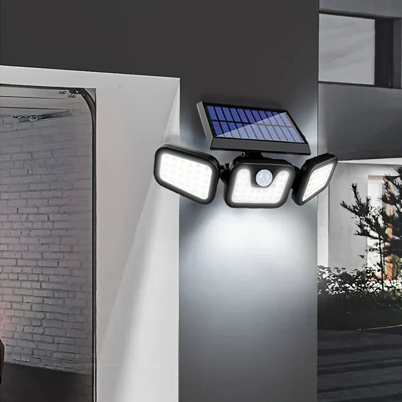 Solcelledrevet LED-projektør med bevægelsessensor og 3 justerbare lyshoveder