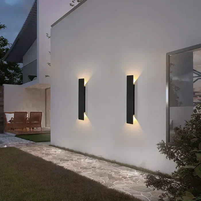 StormGlow LED Udendørs Væglampe Vejrbestandig til Have og Terrasse
