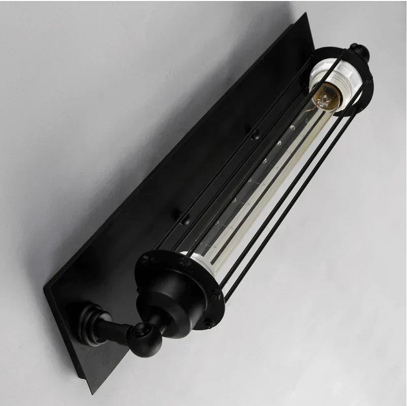 Vintage industriel væglampe med metalkurvdesign