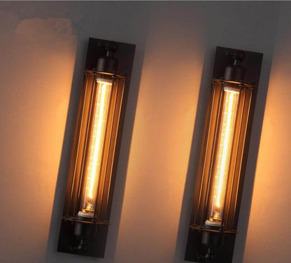 Vintage industriel væglampe med metalkurvdesign