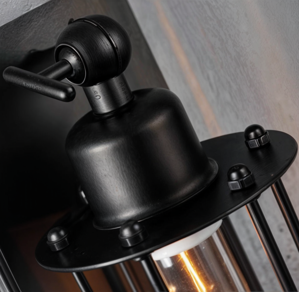 Vintage industriel væglampe med metalkurvdesign