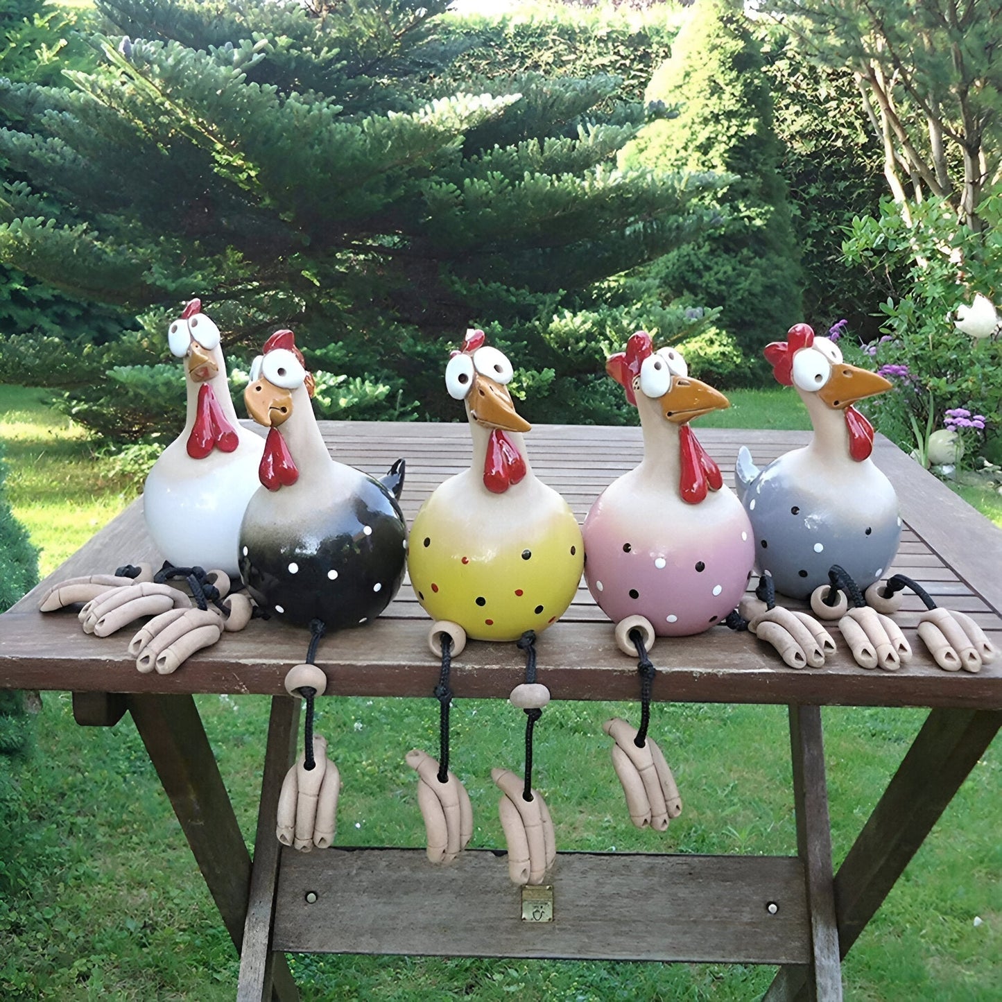 Whimsy Hanehavestatue med Store Øjne og Vejrbestandigt Design