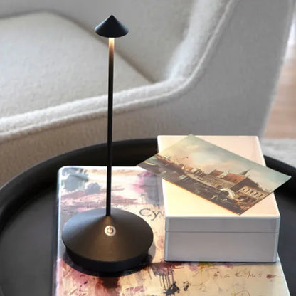 RadiantGlow Trådløs LED Bordlampe med Genopladeligt Batteri